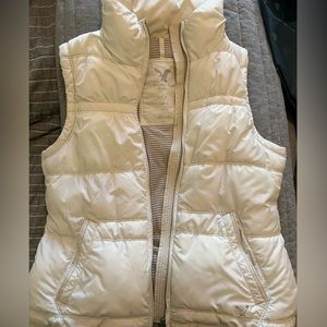 Super soft American eagle cream vest